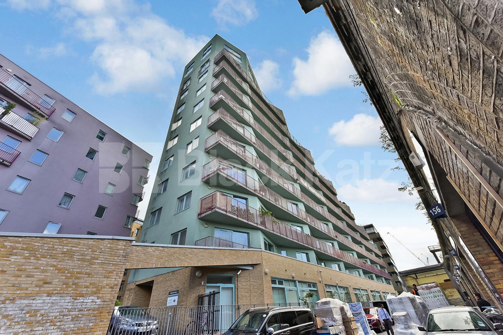 Offering 60 Sq.Mts of living & entraining space, concierge service & inclusive   South Central East, Steedman Street, Elephant and Castle